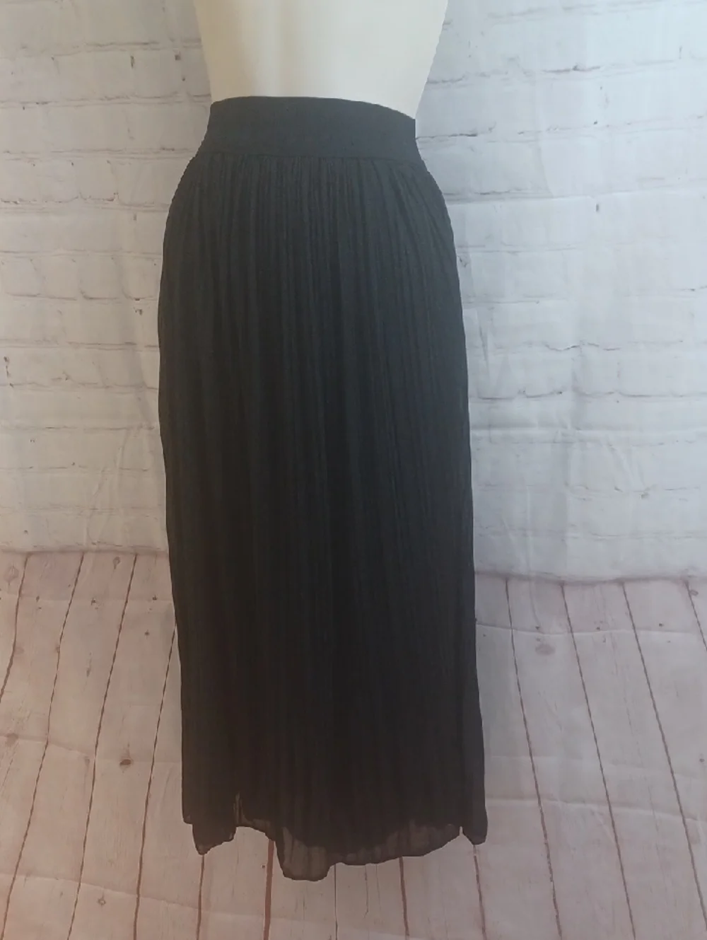 metro wear black pleated midi skirt small sheer overlay shimmer elastic waist